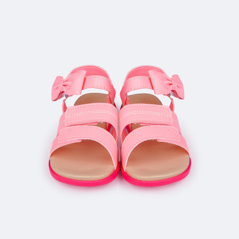 Sandália Papete Infantil Pampili Mini Fly Calce Fácil com Laço Rosa Neon Luz - frente da sandália com laço 