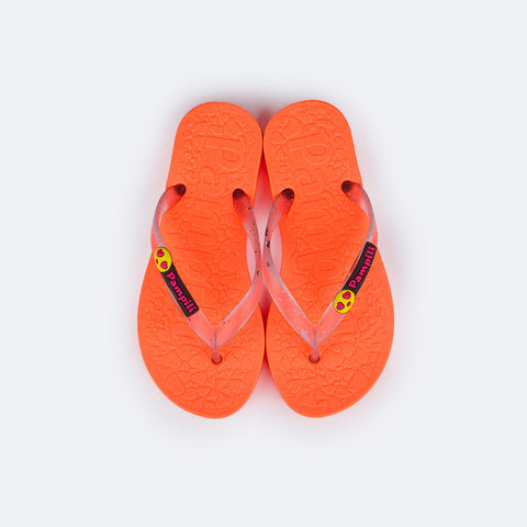 Chinelo Infantil Pampili Likes Emoji Love Eco Amigável Laranja Neon - parte superior com relevo de corações 