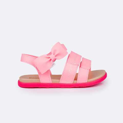 Sandália Papete Infantil Pampili Mini Fly Calce Fácil com Laço Rosa Neon Luz - lateral da sandália com laço 