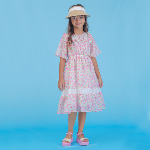 Vestido Infantil Bambollina Floral com Babado e Renda Colorido - 6 a 10 anos - menina com o vestido infantil