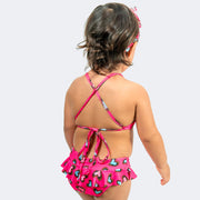 Biquíni Bebê Top Cropped Viva Flor Onça Três Babados e Laço Pink - 2 a 4 Anos - costas da menina com o biquíni