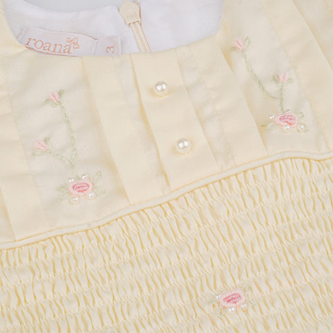 Vestido de Bebê Roana Bordado Flores e Pérolas Amarelo - detalhe de pérolas