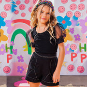 Short Infantil Perfumaria com Tachas Metalizadas Preto - Foto na modelo