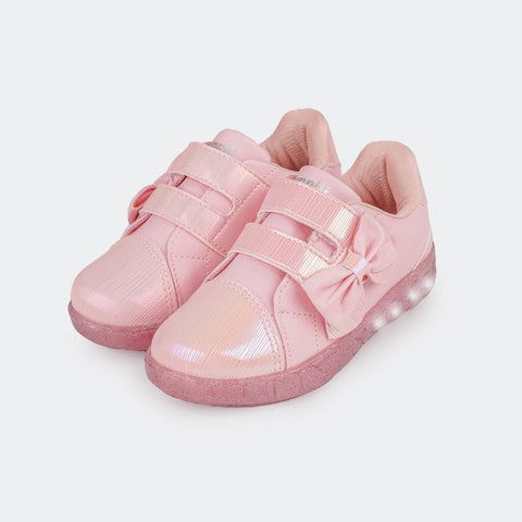 Tênis de Led Infantil Pampili Sneaker Luz Calce Fácil com Laço Holográfico Rosado  - foto lateral mostrando brilho holográfico