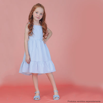Vestido Pré-Adolescente Bambollina Xadrez com Babado Azul e Branco - 8 a 12 Anos - menina com o  vestido