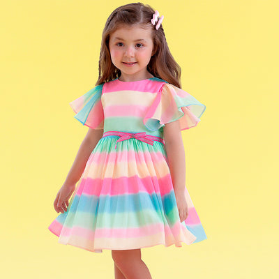 Vestido de Festa Petit Cherie Candy com Babado e Brilho Multicolorido - menina com o vestido de festa