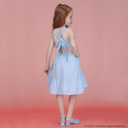 Vestido Pré-Adolescente Bambollina Xadrez com Babado Azul e Branco - 8 a 12 Anos - caimento do vestido na menina