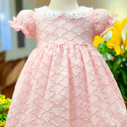 Vestido de Bebê Roana Laise Gola Bordada e Laços Rosa - 1 Ano - frente do vestido infantil