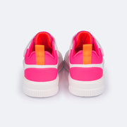 Tênis Infantil Feminino Pampili XP 21 Calce Fácil Velcro Branco e Pink Fluor - traseira com gorgurão neon.jpg