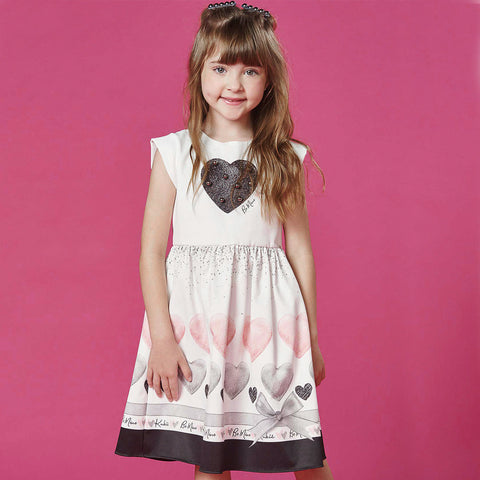 Vestido Infantil Kukiê Coração Pérola Branco e Preto - frente vestido na menina
