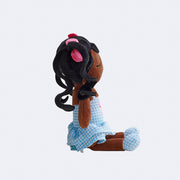 Boneca Metoo Mini Angela Poppy - sentada lateral direita