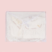 Saída de Maternidade Roana Macacão e Manta com Renda e Pérolas Marfim - manta e macacão na embalagem