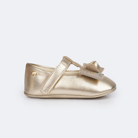 Sapato de Bebê Pampili Nina com Laço Nó Glitter e Strass Dourado - lateral do sapato infantil menina